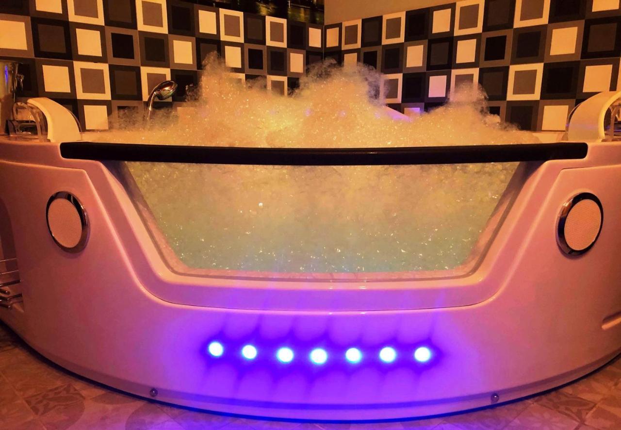 Underground Jacuzzi Nocleg ze śniadaniem
